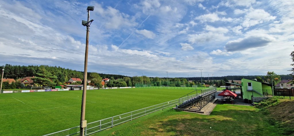 fotbalový stadion, 2 hřiště, občerstvení